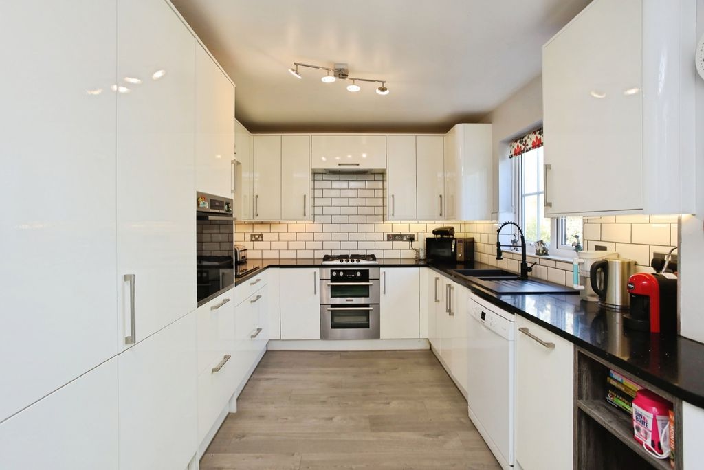 Property photo 3 of 17 Pbox-Img.Jpg