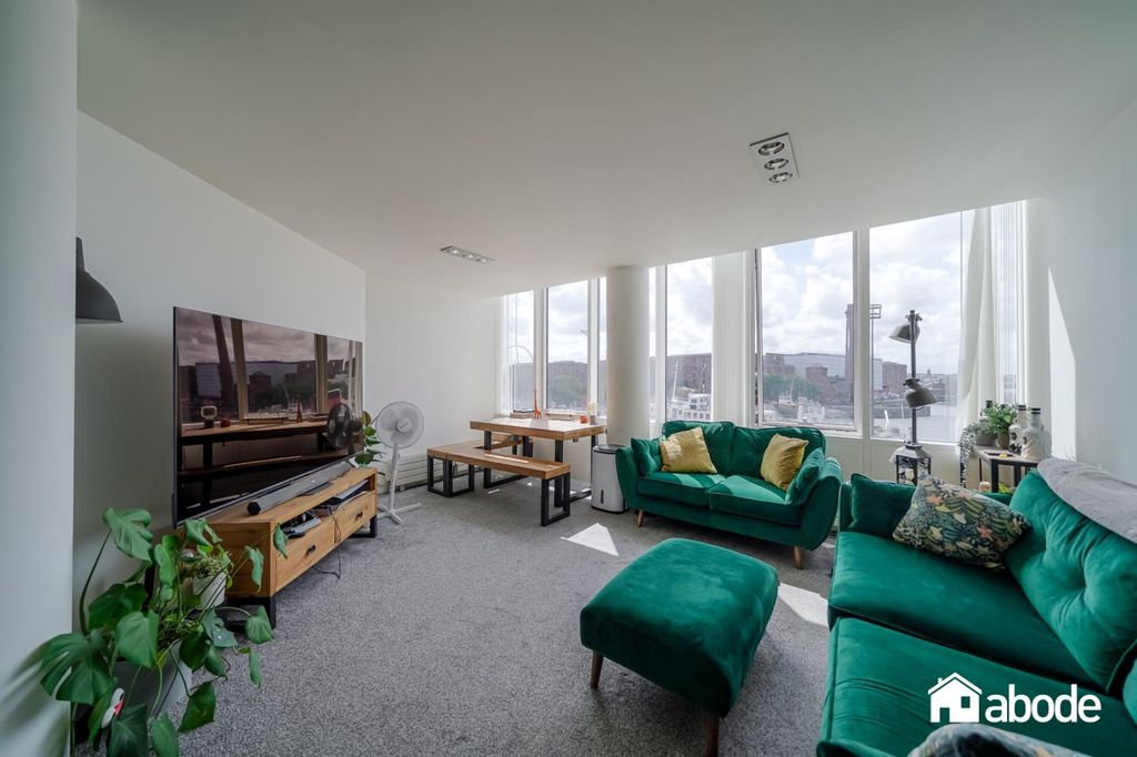 Property photo 3 of 21 101 One Park West-17.Jpg