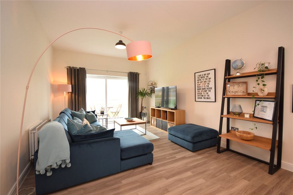 Property photo 1 of 19 Picture No. 06