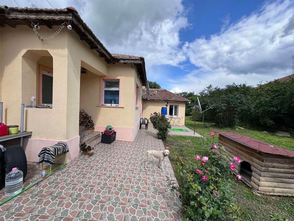Property photo 1 of 5