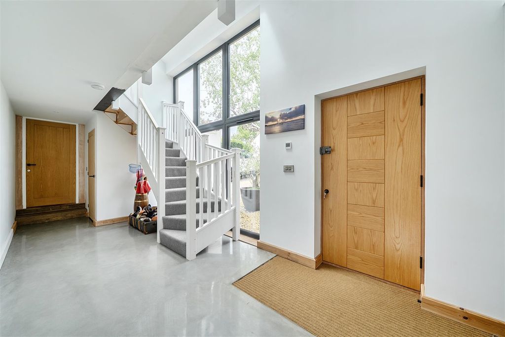 Property photo 3 of 26 Entrance