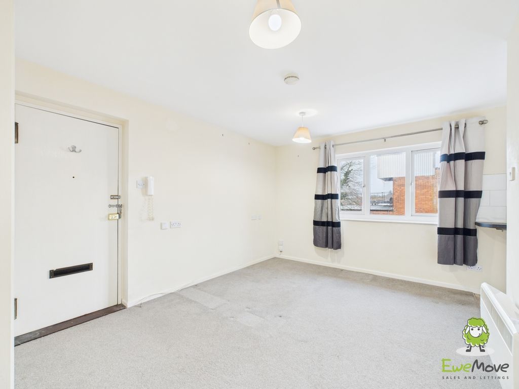 Property photo 3 of 5 Ewemove Basingstoke Flaxfield Court Living Area