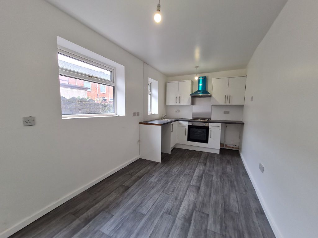 Property photo 2 of 8 Kitchen