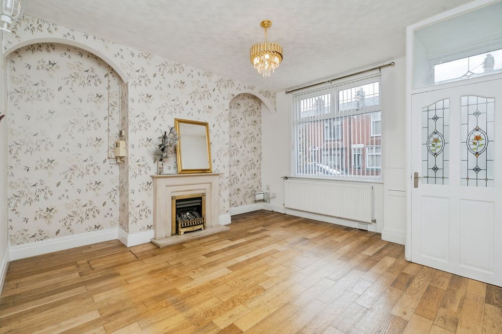 Property photo 2 of 17 Photo