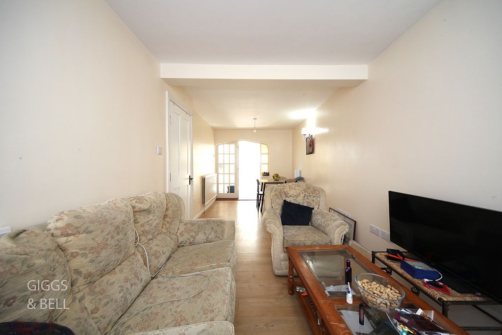 Property photo 2 of 18 4902751