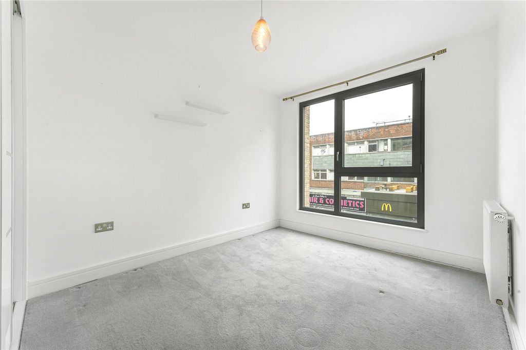 Property photo 3 of 9 Bedroom