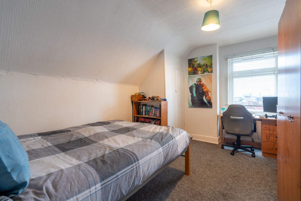 Property photo 3 of 6