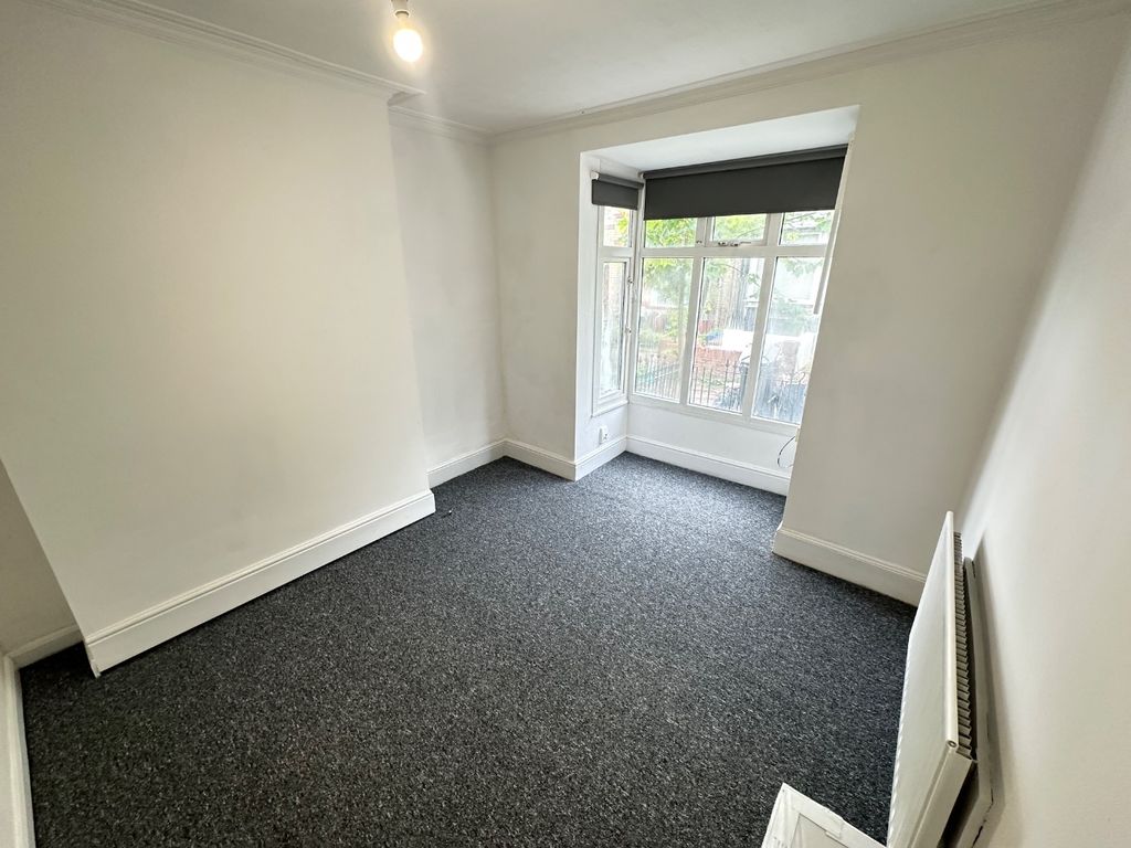 Property photo 2 of 18 5157611