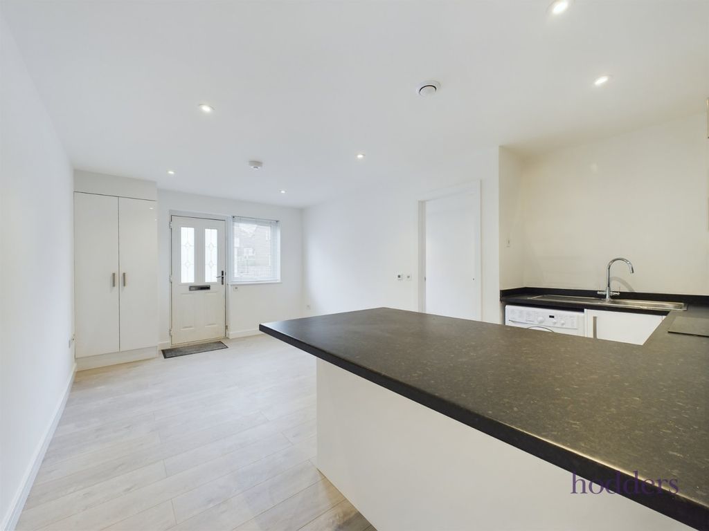 Property photo 2 of 8 Picture No. 16
