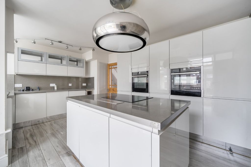 Property photo 3 of 13 Picture No. 26