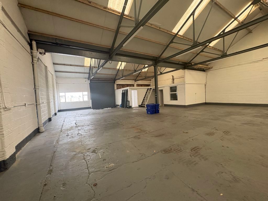 Property photo 3 of 7 Photo 6