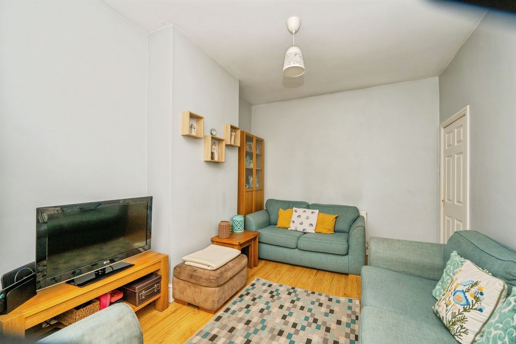 Property photo 3 of 20