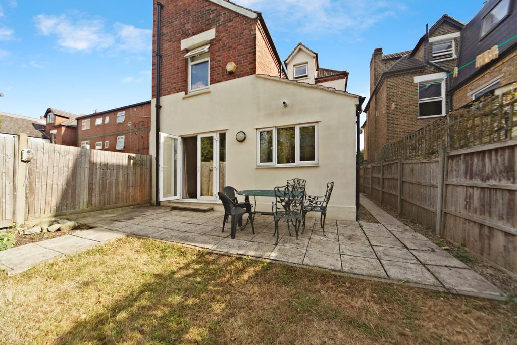 Property photo 2 of 17