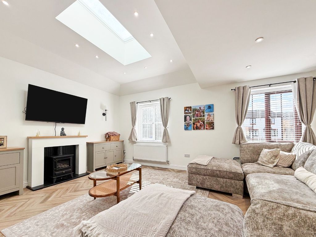 Property photo 2 of 11 5061414