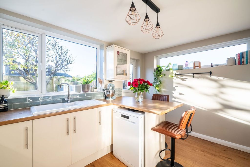 Property photo 3 of 25