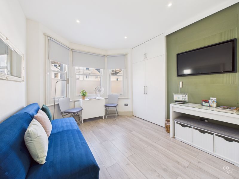 Property photo 2 of 11 Photo 32