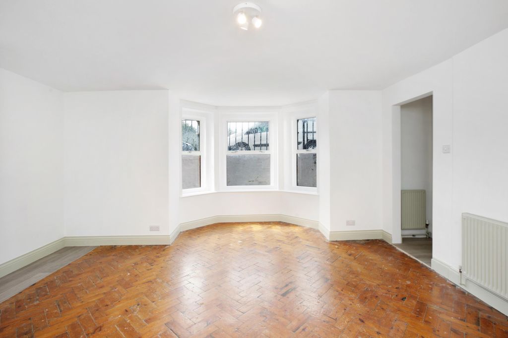 Property photo 3 of 12 Image