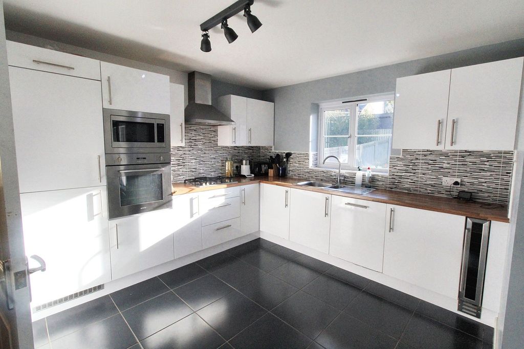 Property photo 2 of 26 Kitchen