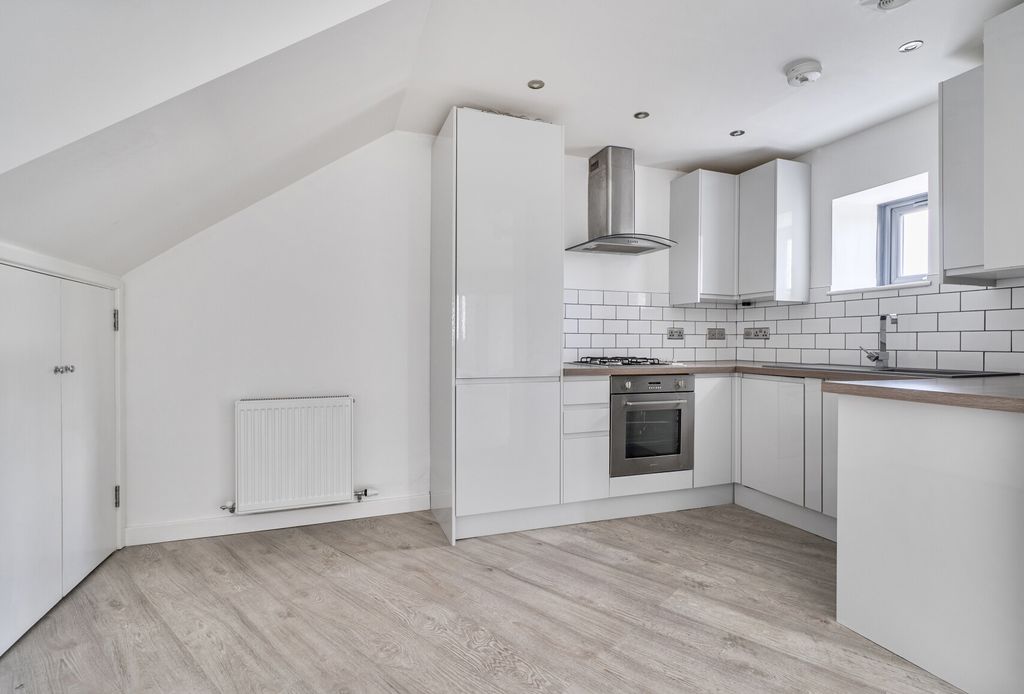 Property photo 3 of 13 1456419-8-69Fa043...
