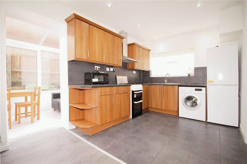 Property photo 2 of 11 Kitchen