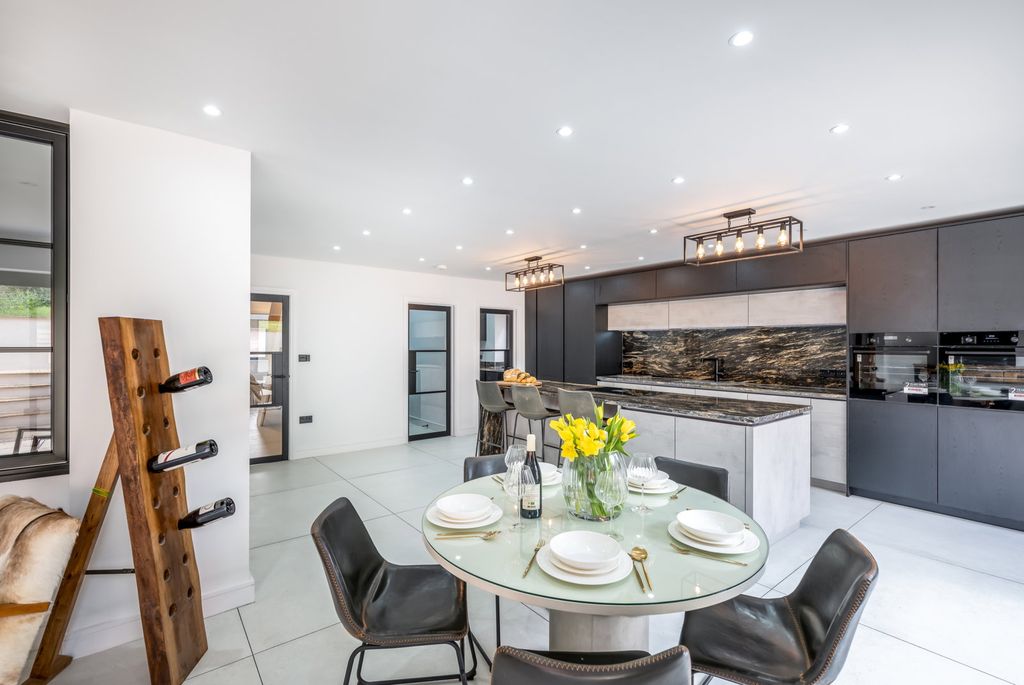 Property photo 3 of 60