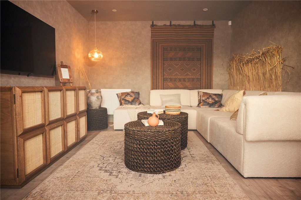 Property photo 2 of 17 Picture No. 02