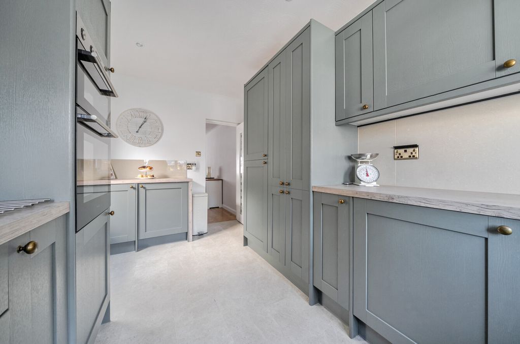 Property photo 3 of 16 1418777-15-69A9A6...