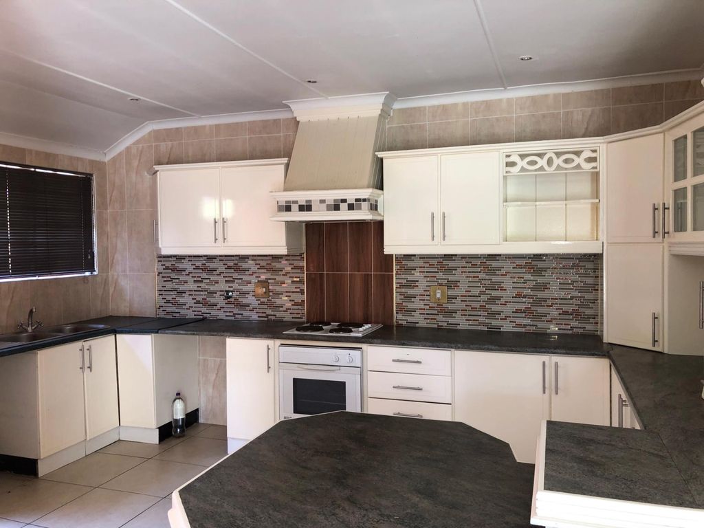 Property photo 3 of 18 1Pm1738454