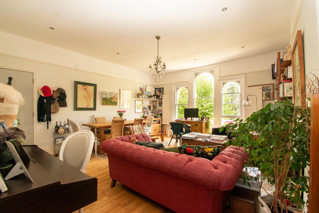 Property photo 1 of 17 Living Space