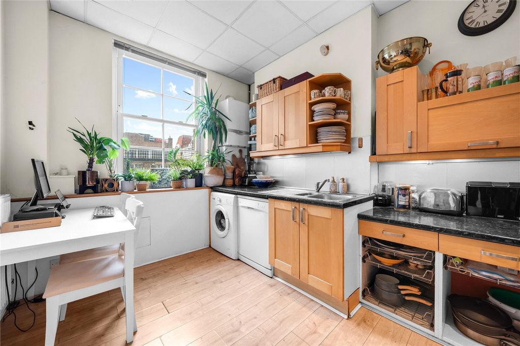 Property photo 3 of 12 Kitchen