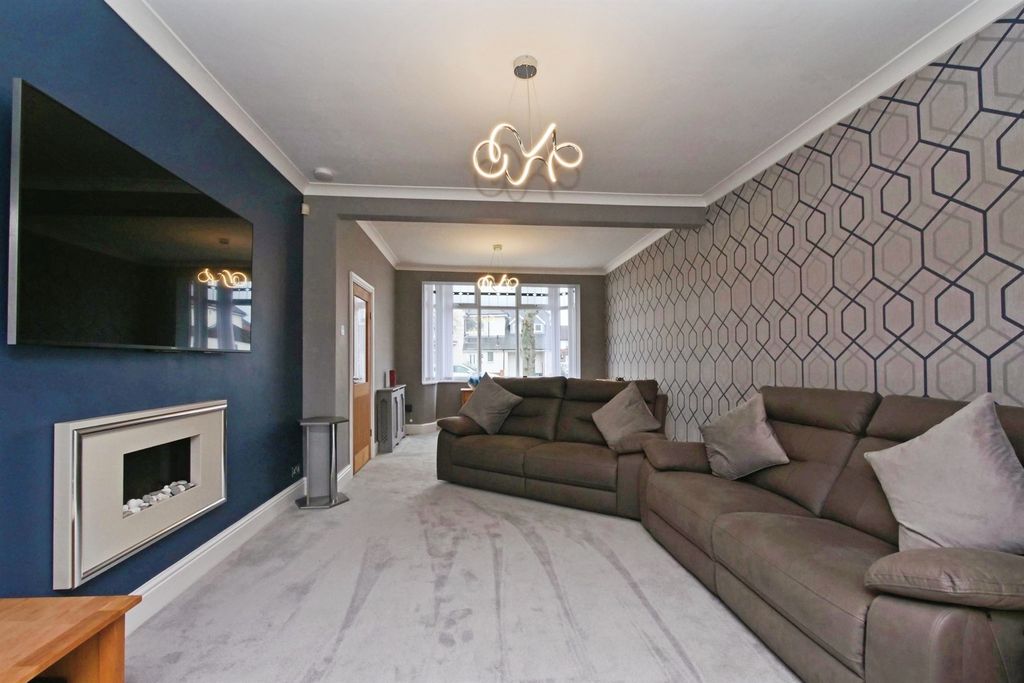 Property photo 2 of 23