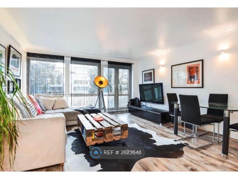 Property photo 3 of 10 Lounge