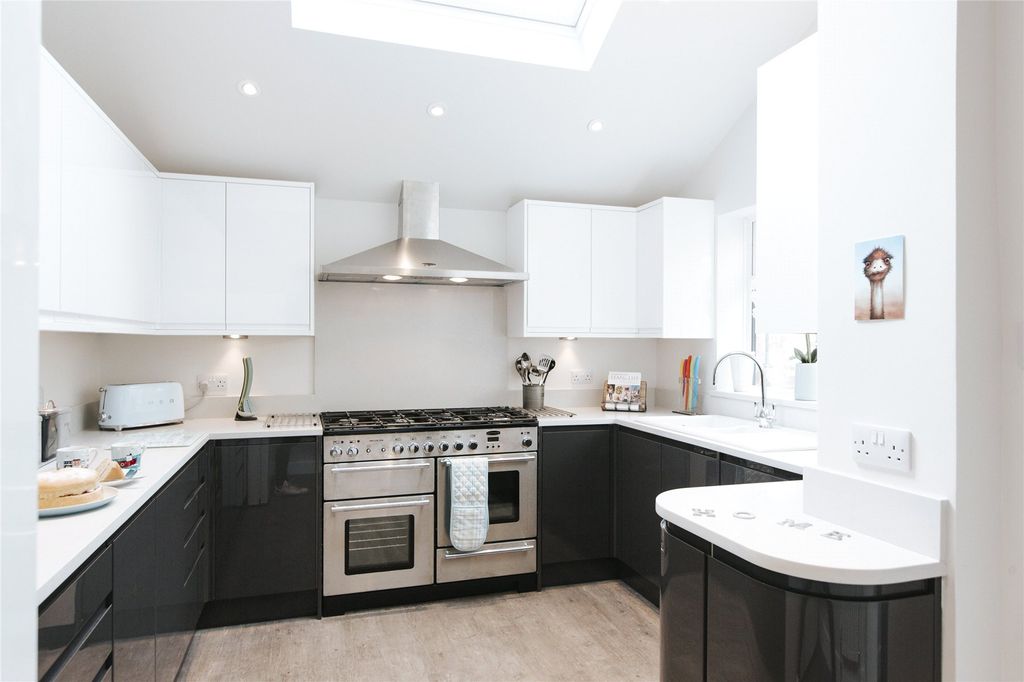 Property photo 2 of 13 Picture No. 19