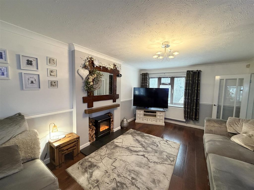 Property photo 2 of 12 Lounge