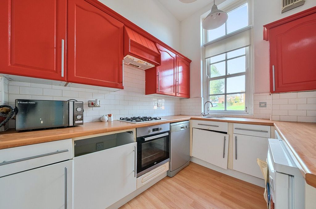 Property photo 3 of 10 Kitchen