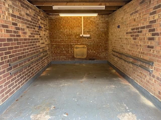 Property photo 2 of 6 Garage