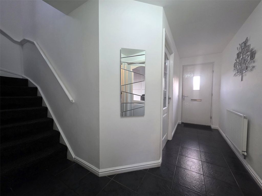 Property photo 2 of 31 Picture No. 12