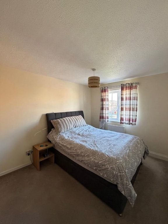 Property photo 2 of 12 Bed 1.Jpg