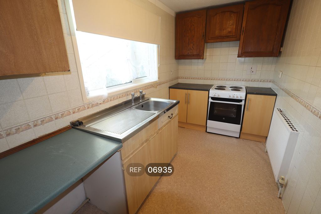 Property photo 2 of 11 Kitchen