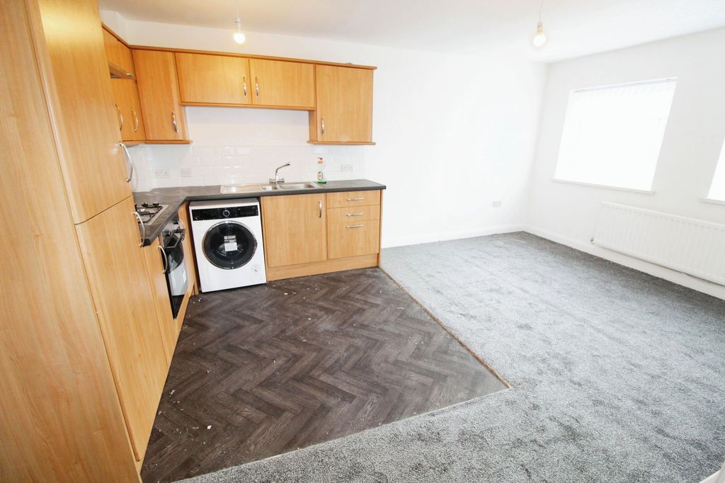 Property photo 2 of 8