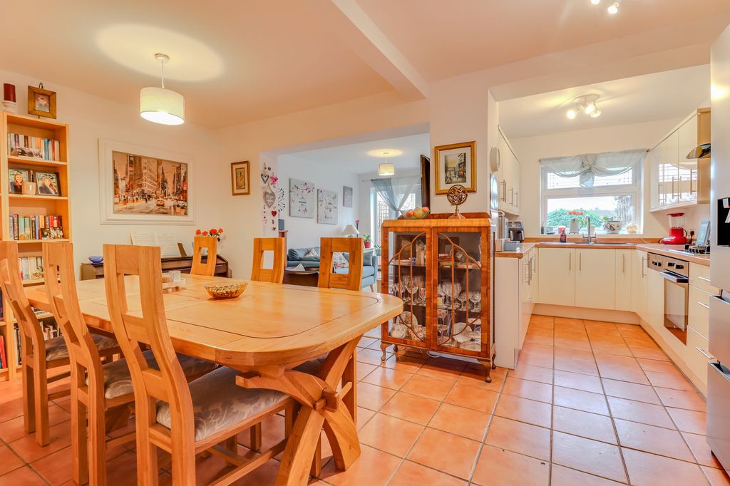 Property photo 2 of 18