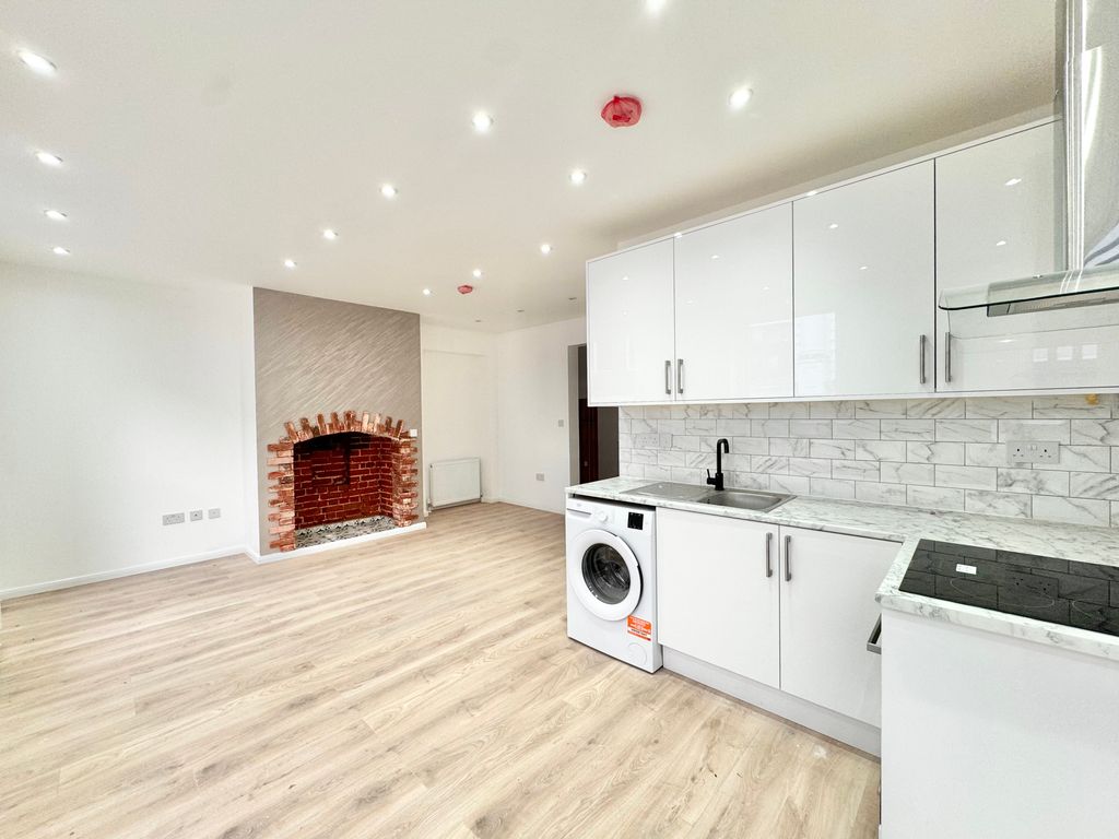 Property photo 1 of 7 Kitchen