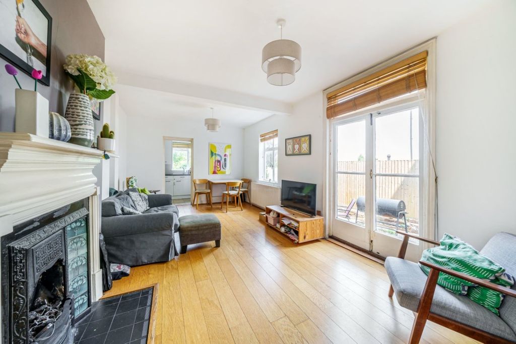 Property photo 2 of 7 1002666 (2)