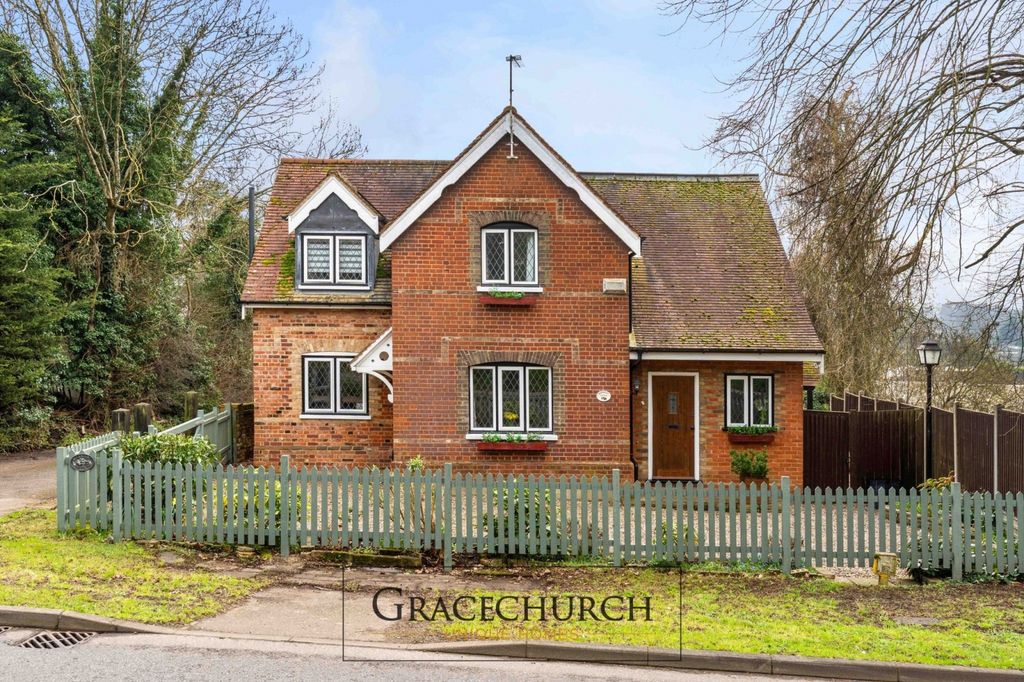 Property photo 1 of 31 4 Bed Detached House For Sale