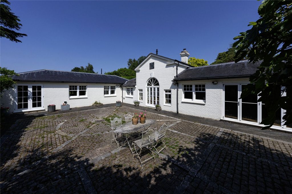 Property photo 3 of 22 Courtyard