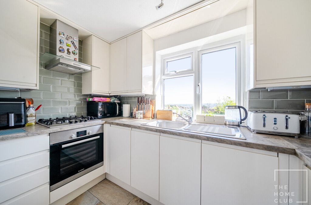 Property photo 3 of 12 Fe5d372E-c9E6-4B68-A44A-E9cd2956Fd0B