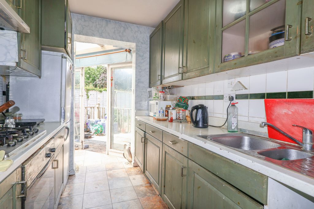 Property photo 2 of 17 Kitchen