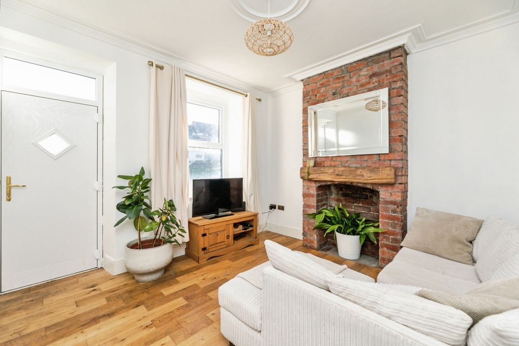 Property photo 2 of 16 Pbox-Img.Jpg