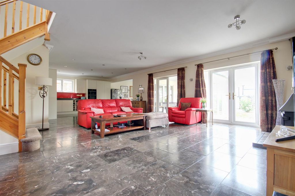 Property photo 3 of 23 The Paddock (22).Jpg