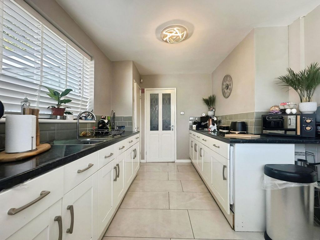 Property photo 2 of 17 Kitchen